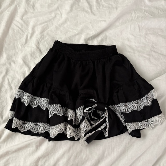 DARK IN LOVE MEDIUM Gothic tiered skirt lace layered lined bow black white - Picture 1 of 8